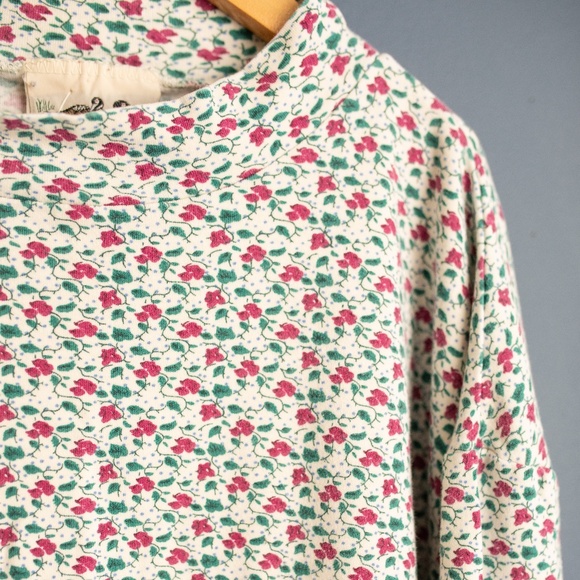 2/$20- VINTAGE Northern Reflections floral top - Picture 4 of 4